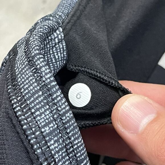 Lululemon Rest Less Tank Black And White Size 6 Built in Bra - Picture 8 of 8